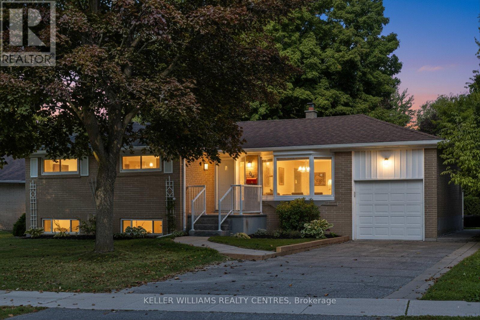 111 Lewis Dr, Newmarket, ON L3Y 1R8