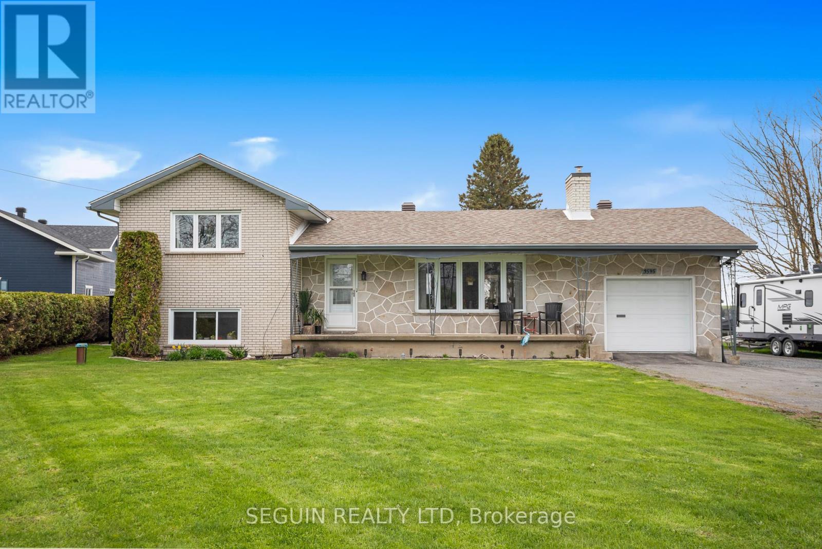3595 Front Rd, East Hawkesbury, ON K6A 2W5