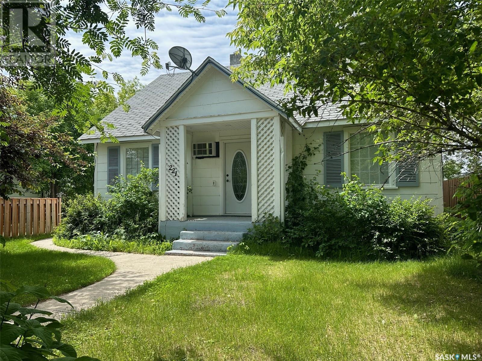 221 Main St, Hudson Bay, SK S0E 0Y0