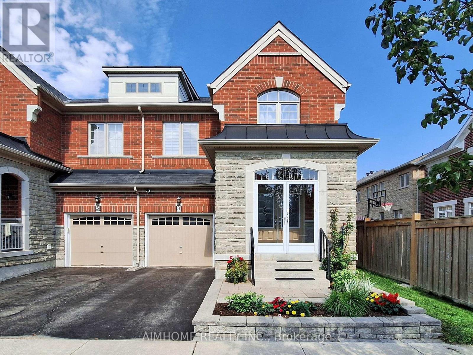 3 Bishops Gate, Markham, ON L6C 0G1