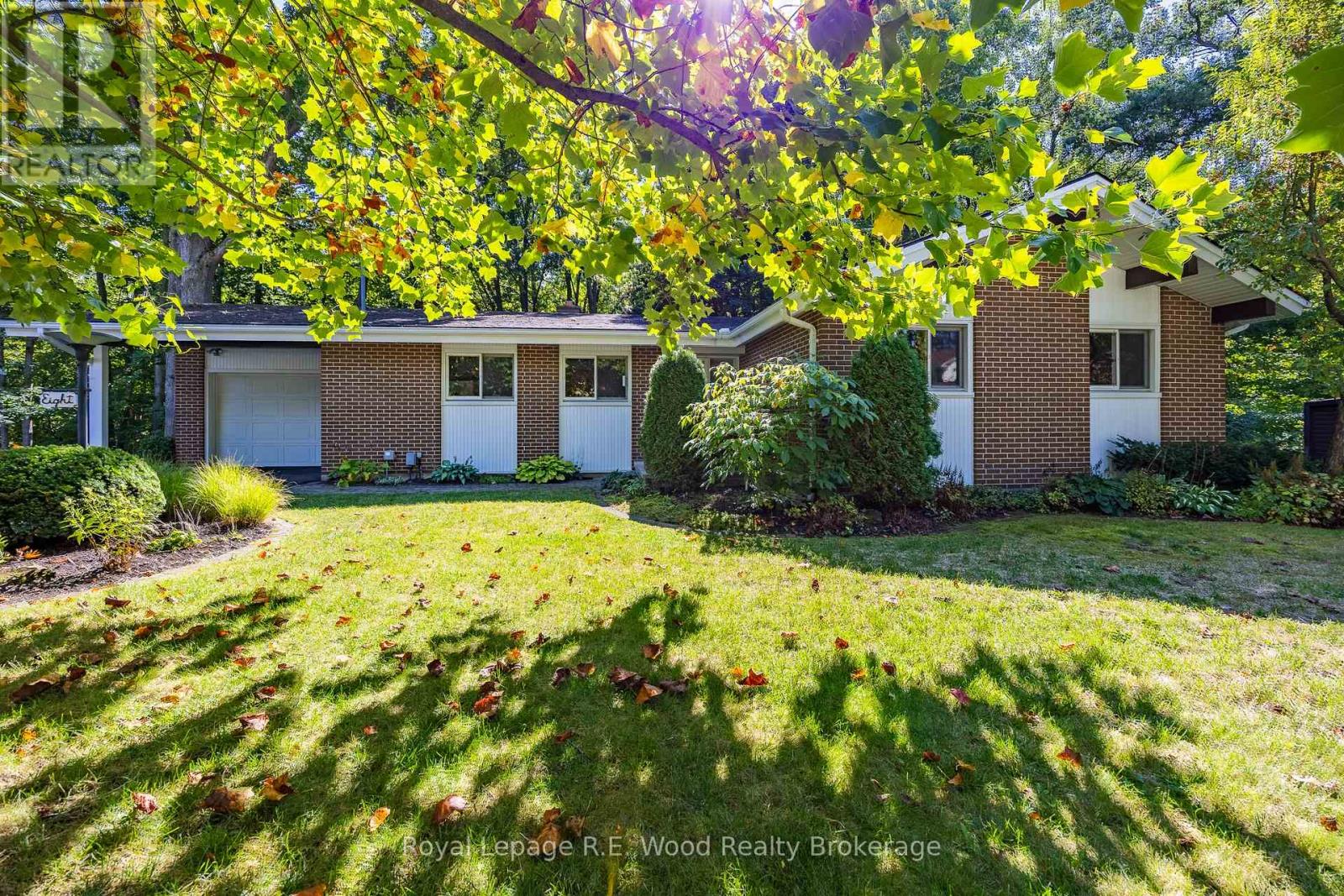8 Highland Dr, Tillsonburg, ON N4G 2E9