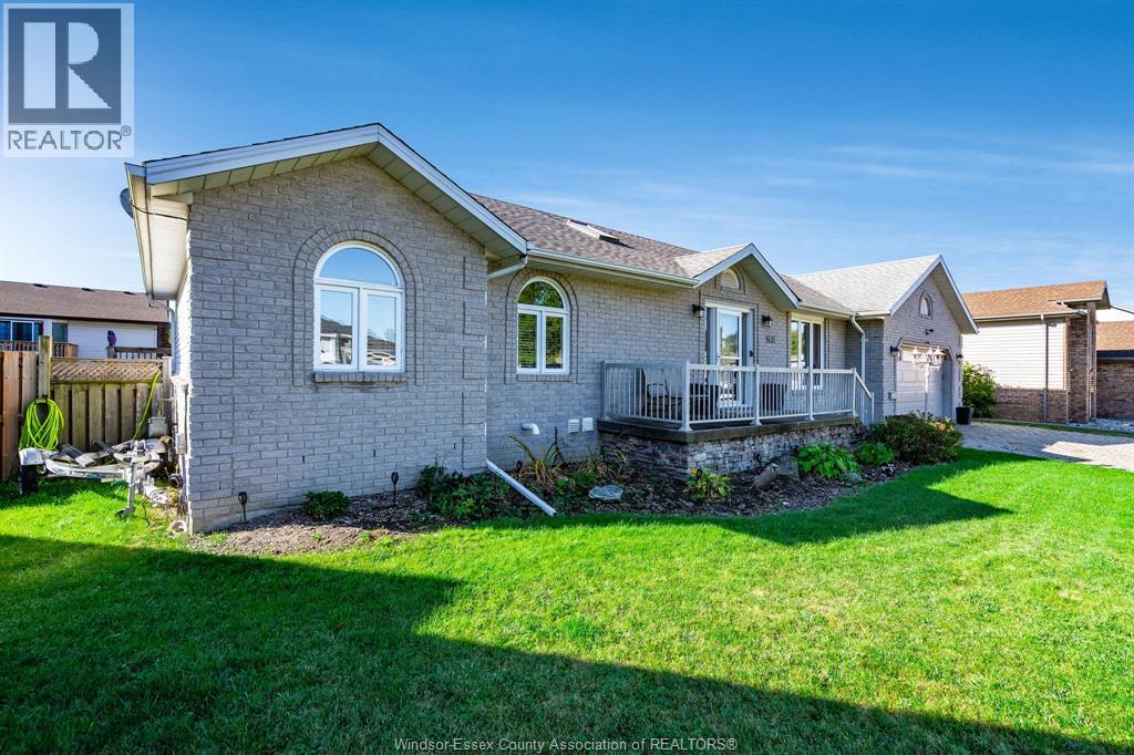 1631 Cherrywood Dr, Lakeshore, ON N0R 1A0