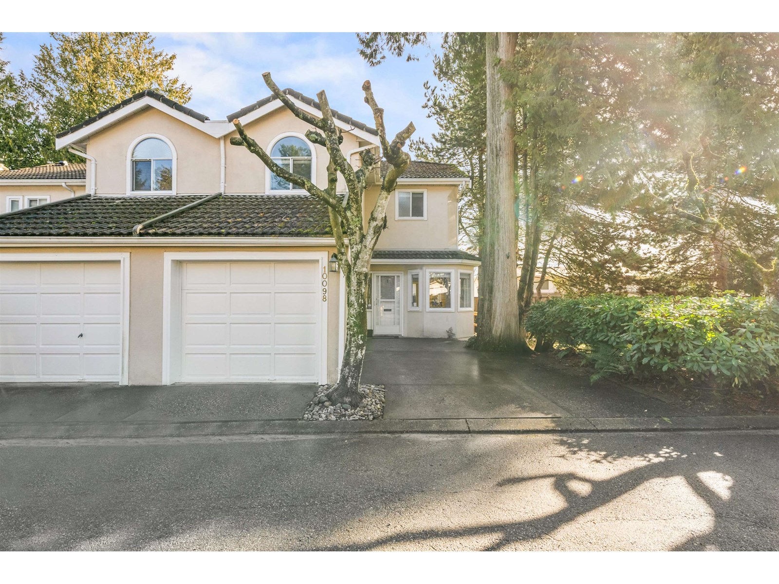 10098 154 Street Unit 1, Surrey, BC V3R 4J6