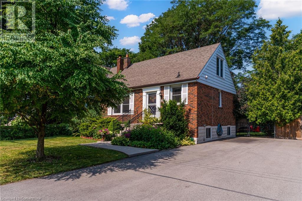 90 Arcade Cres, Hamilton, ON L9C 3J2
