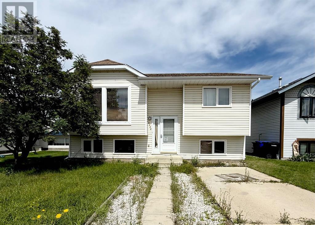 6224 Cypress Close, Olds, AB T4H 1M7