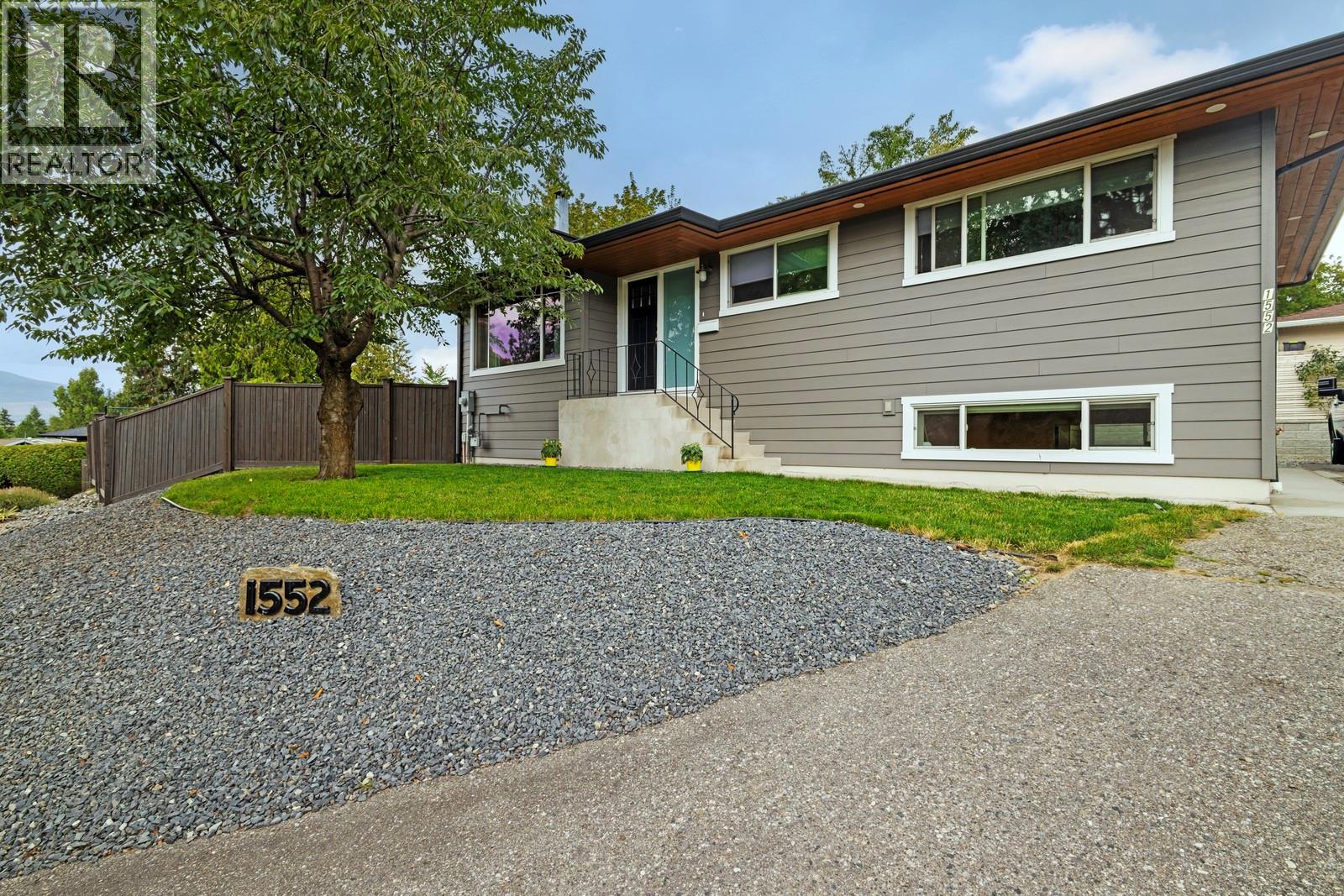 1552 Pinehurst Cres, Kelowna, BC V1Y 4H9