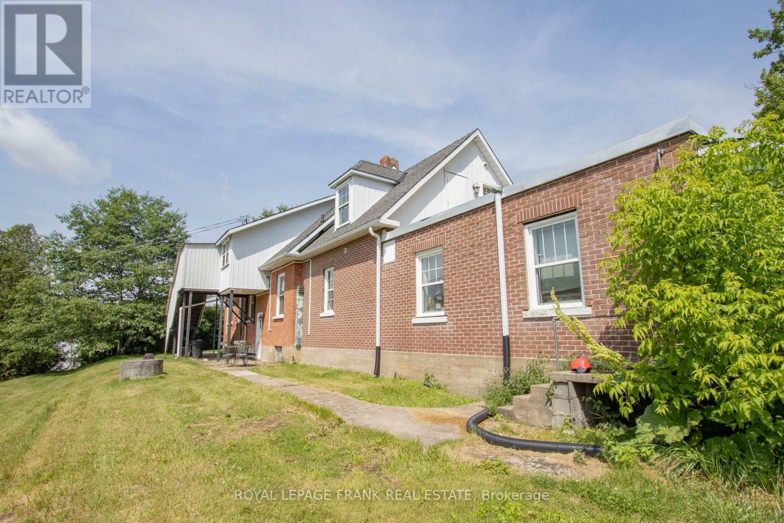 33 Flint Ave, Bancroft, ON K0L 1C0