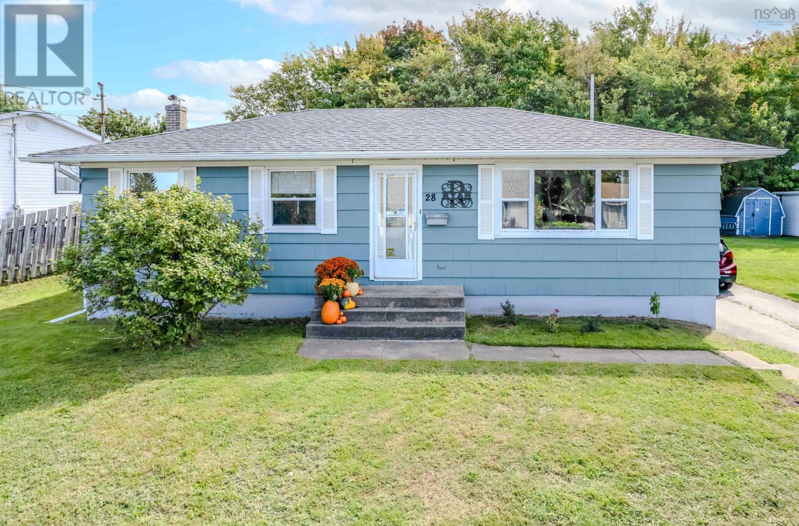 28 Ranna Dr, Sydney, NS B1P 3Y7
