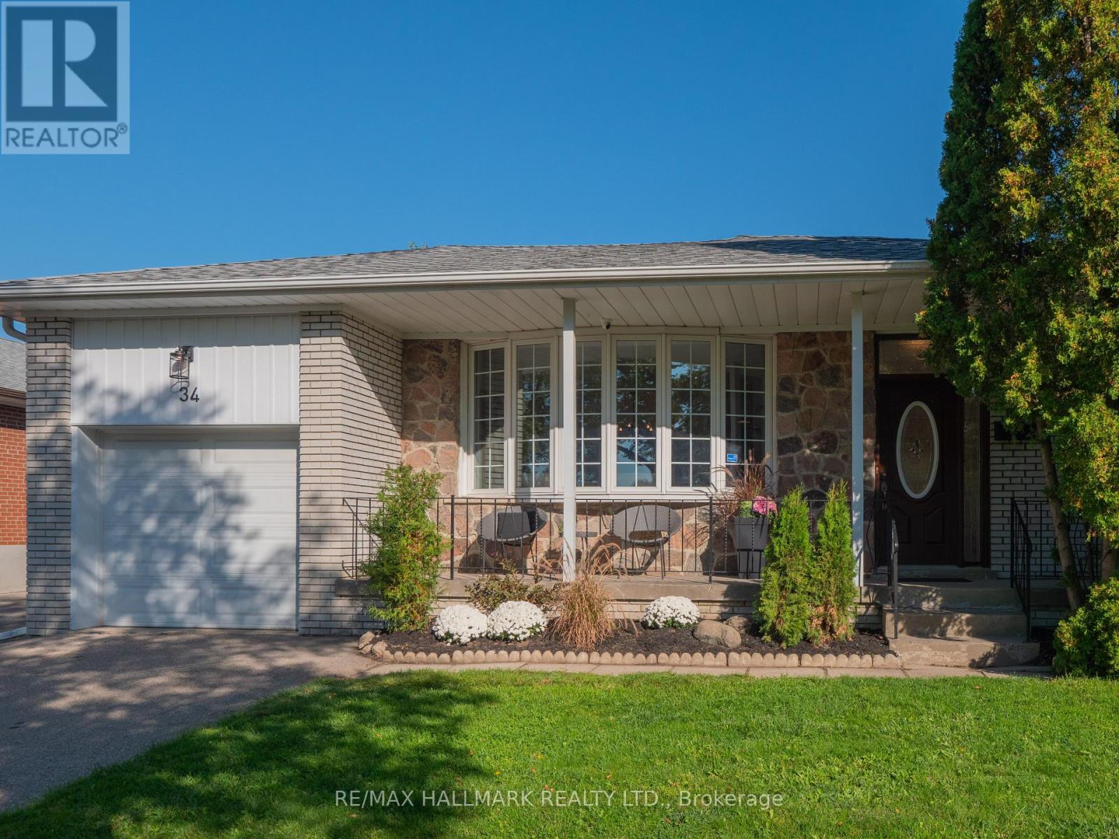 34 Guernsey Dr, Toronto, ON M9C 3A6