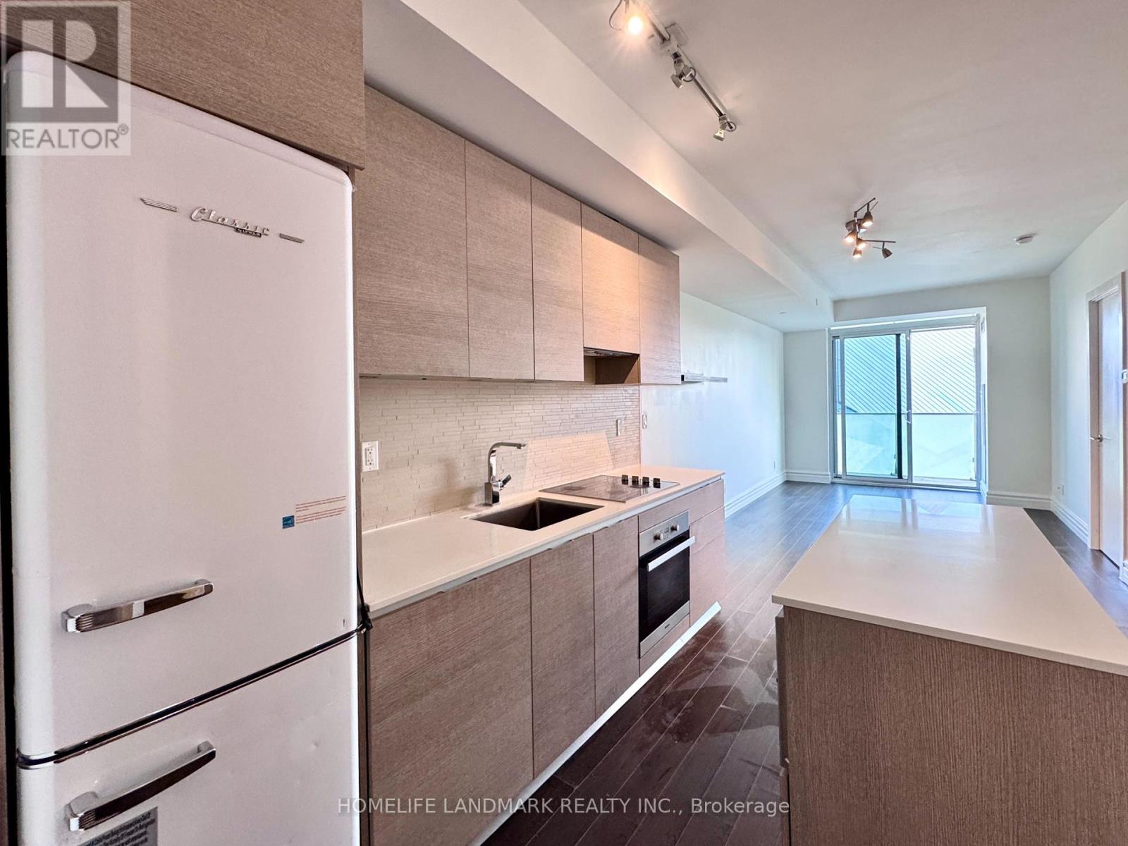 702 200 Bloor St W, Toronto, ON M5S 0B1