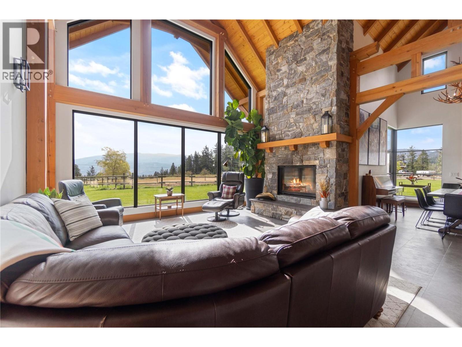6400 Keyes Ave, Peachland, BC V0H 1X8