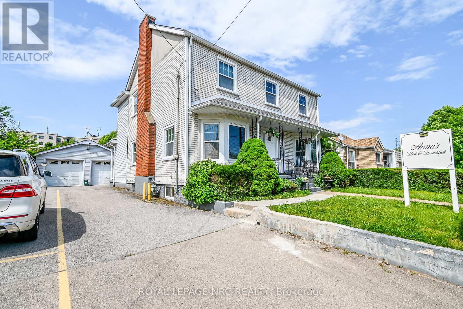 6257 Dunn St, Niagara Falls, ON L2G 2P6
