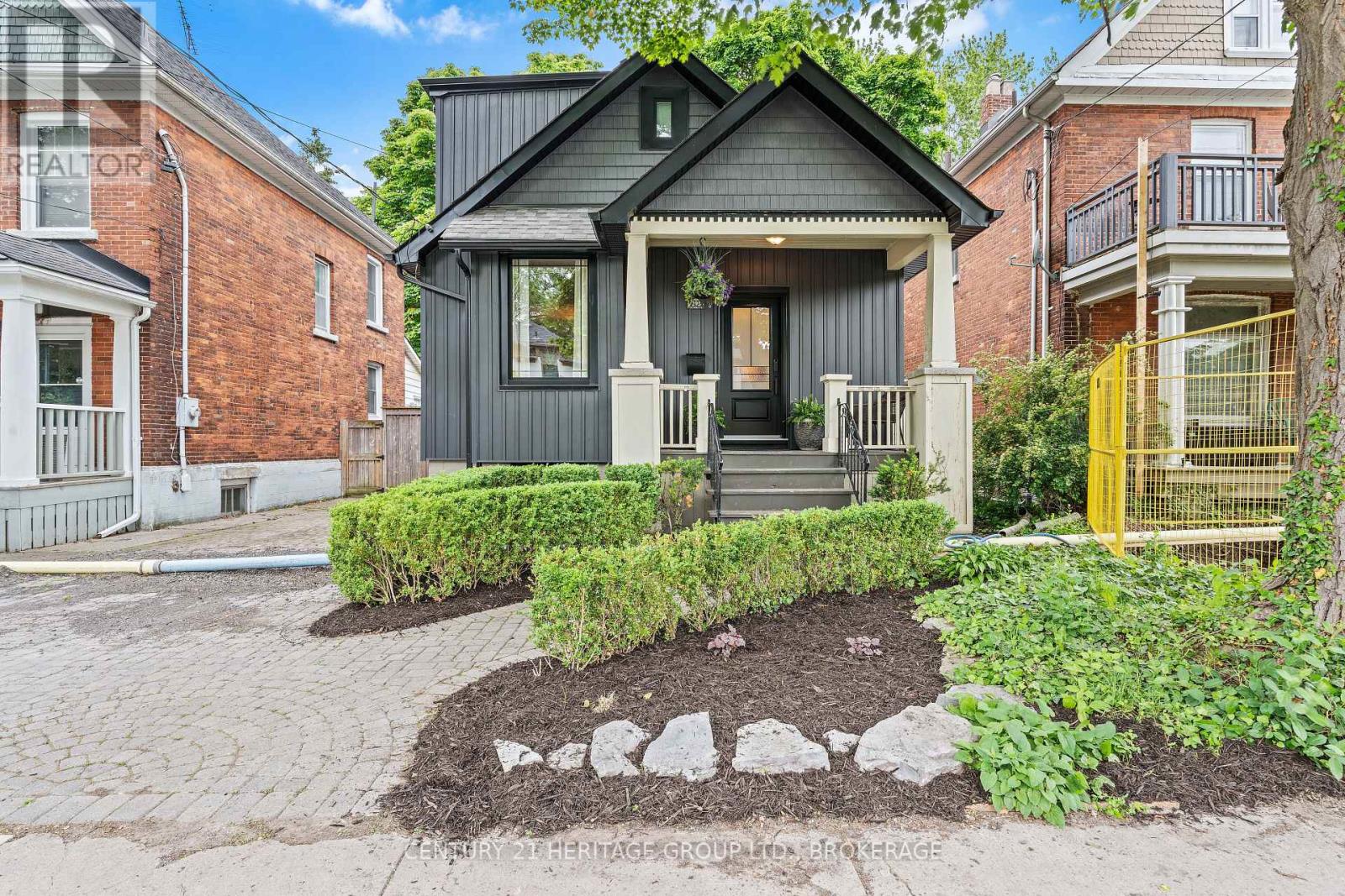 292 Victoria St, Kingston, ON K7L 3Z1
