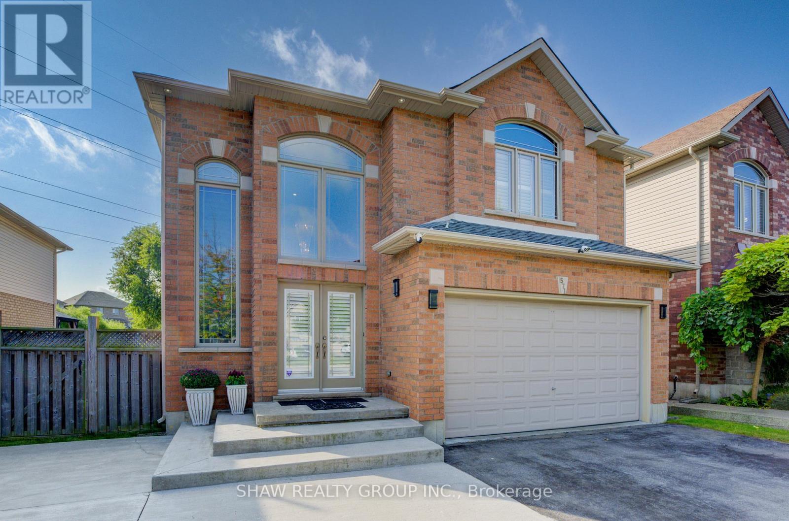 571 Stonehenge Dr, Hamilton, ON L9K 1T4