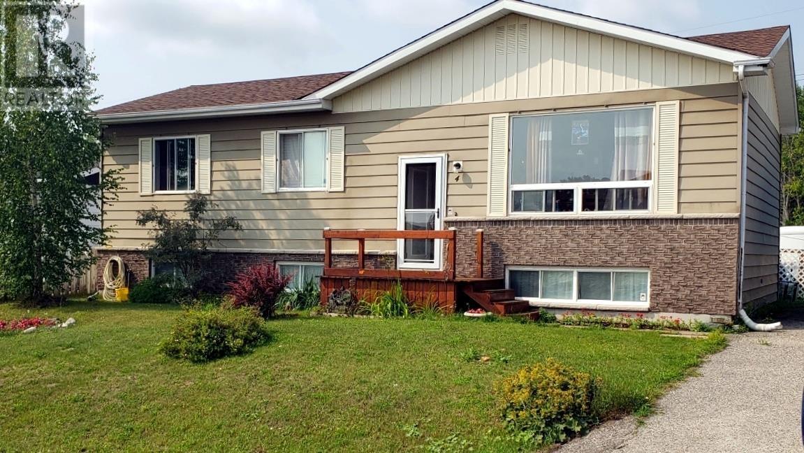4 Fisher Ave, Manitouwadge, ON P0T 2C0