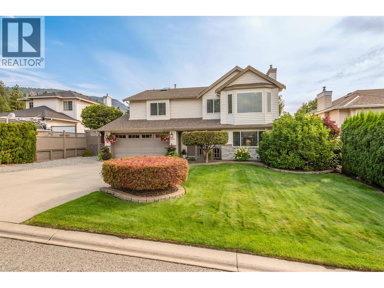 3781 Inglis Pl, Peachland, BC V0H 1X2