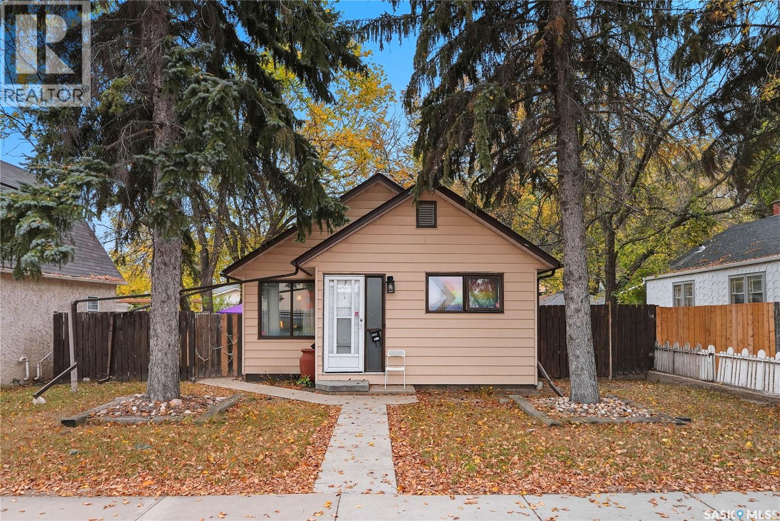 1017 I Ave S, Saskatoon, SK S7M 1Z6