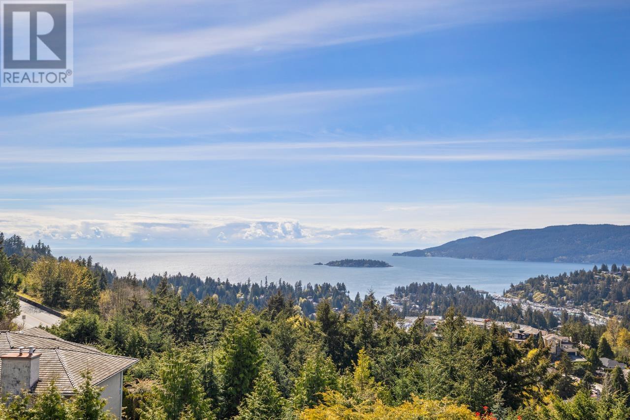 4791 Westwood Pl, West Vancouver, BC V7S 3C1