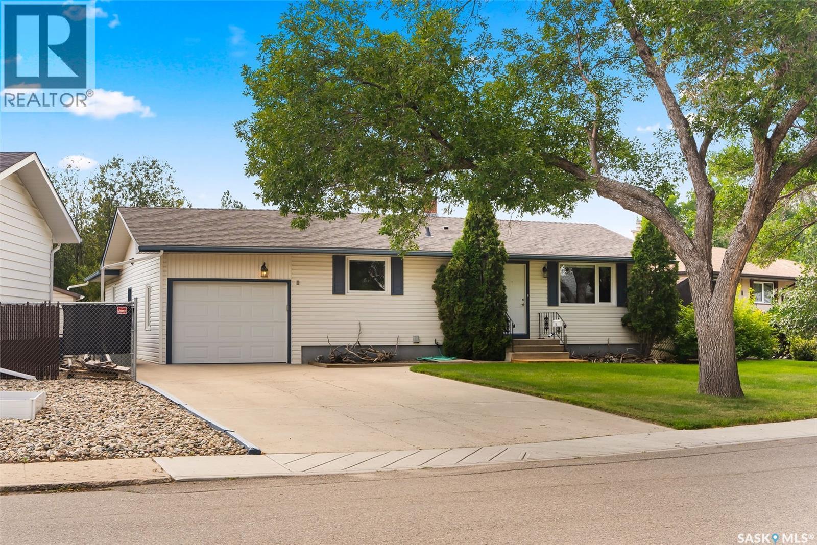 15 Hammond Rd, Regina, SK S4R 3C7