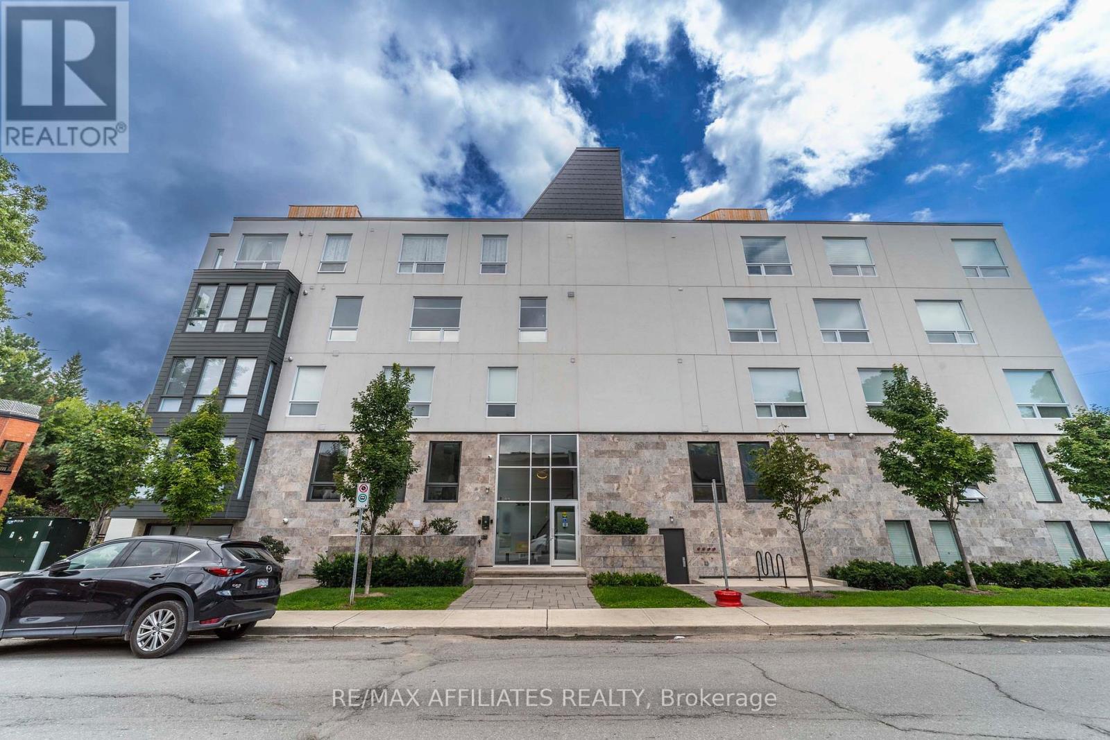 503 150 Greenfield Ave, Ottawa, ON K1S 5W6