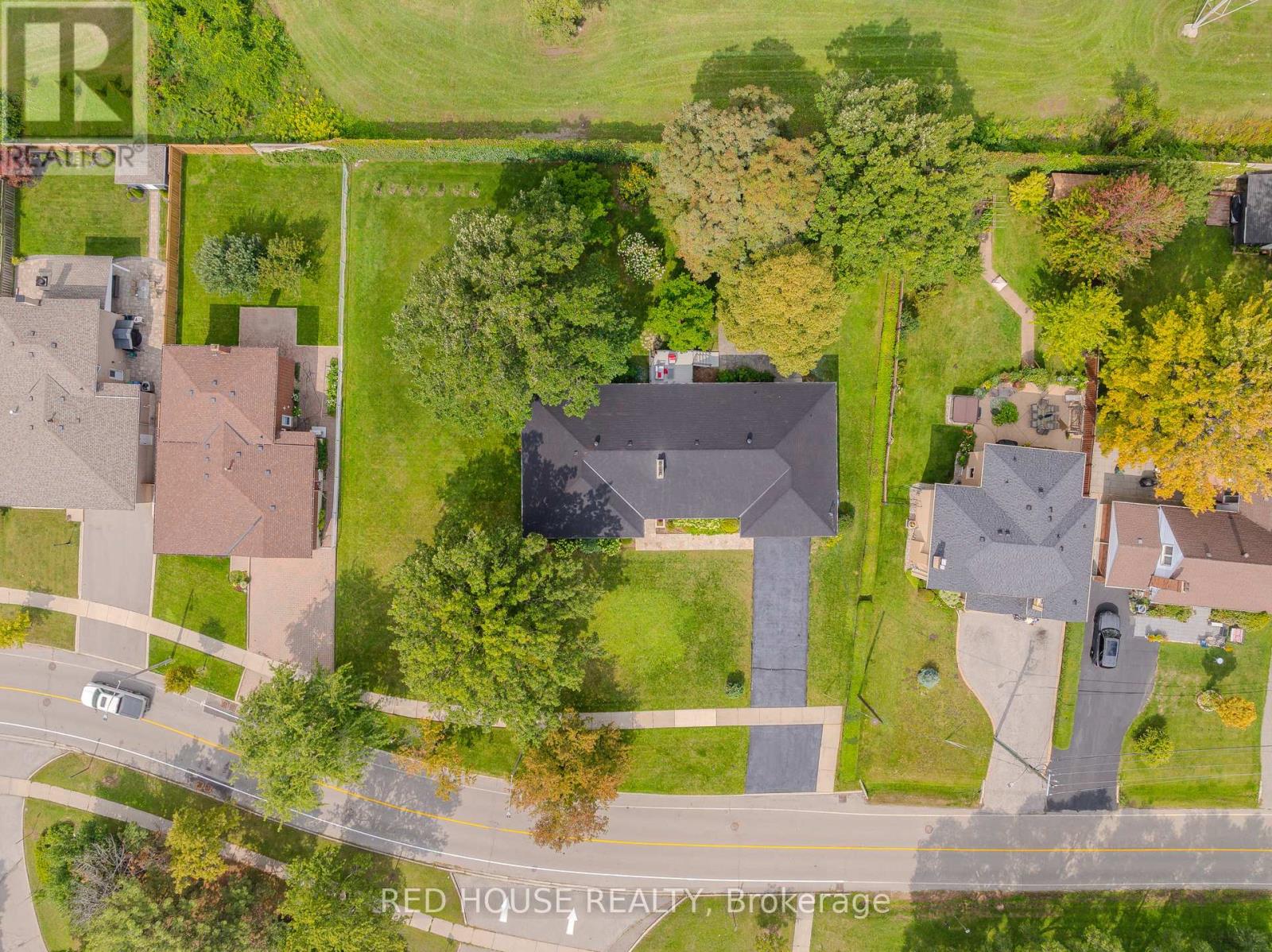 1253 Melton Dr, Mississauga, ON L4Y 1L6