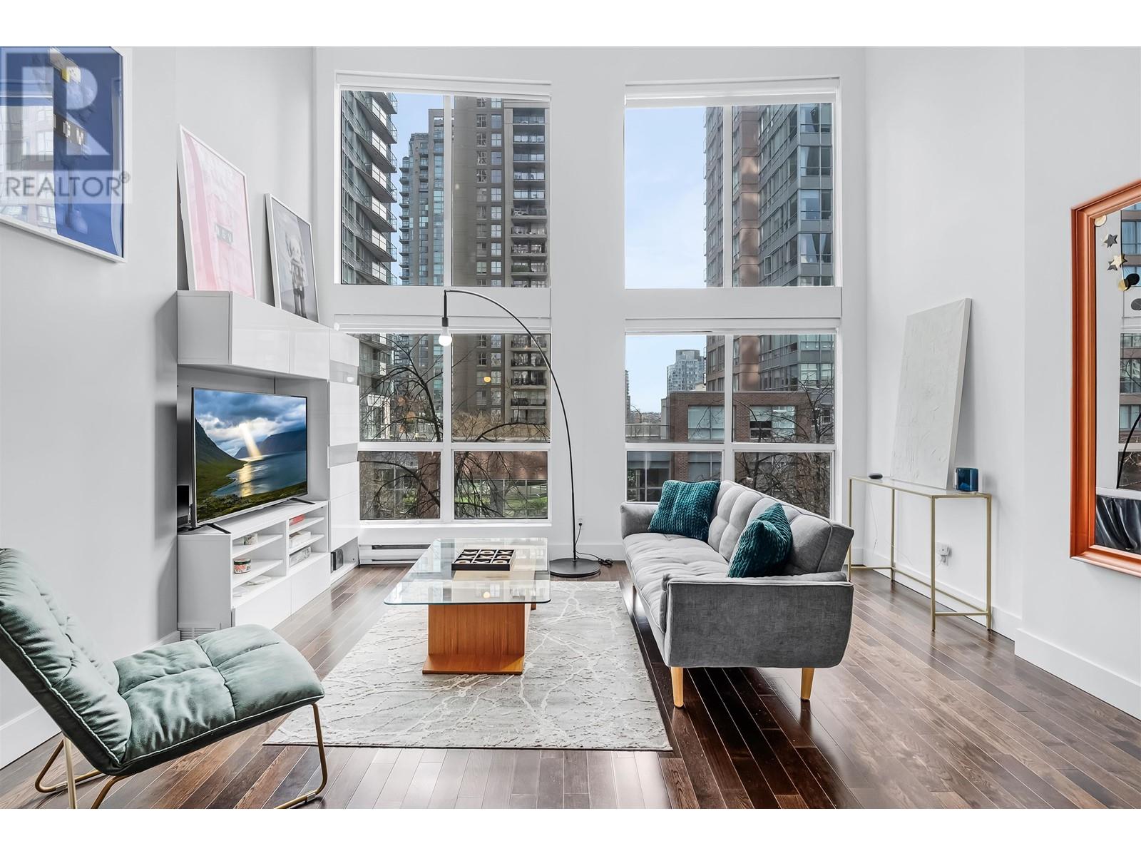 933 Seymour Street Unit 318, Vancouver, BC V6B 6L6