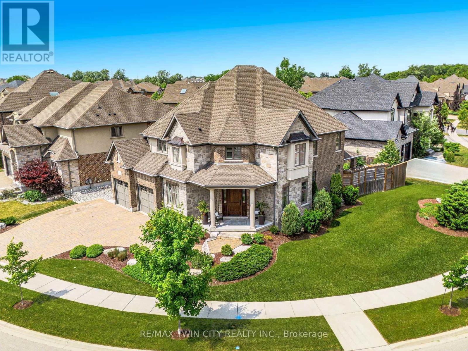 546 Manor Ridge Cres, Waterloo, ON N2K 0B4