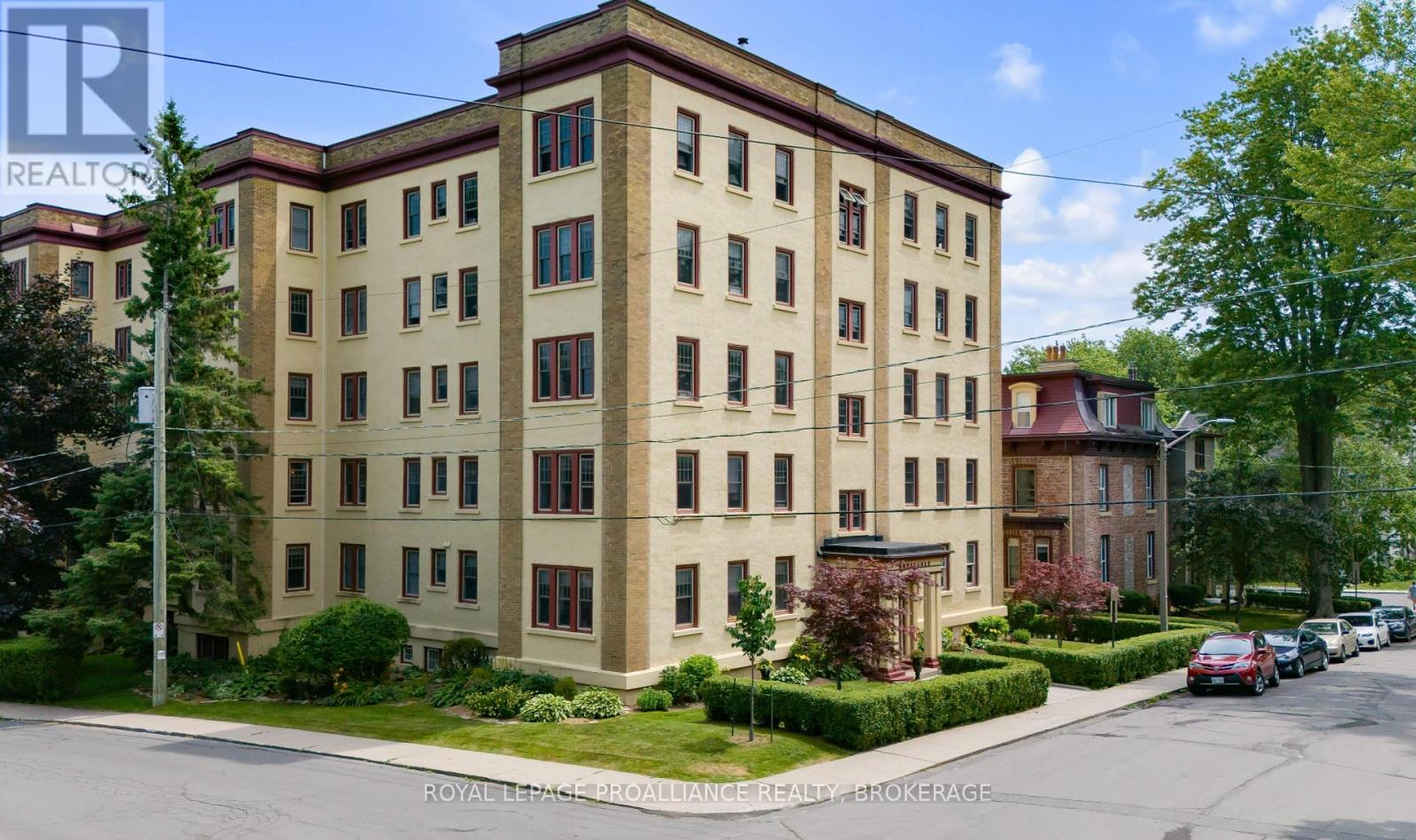 302 67 Sydenham St, Kingston, ON K7L 3H2