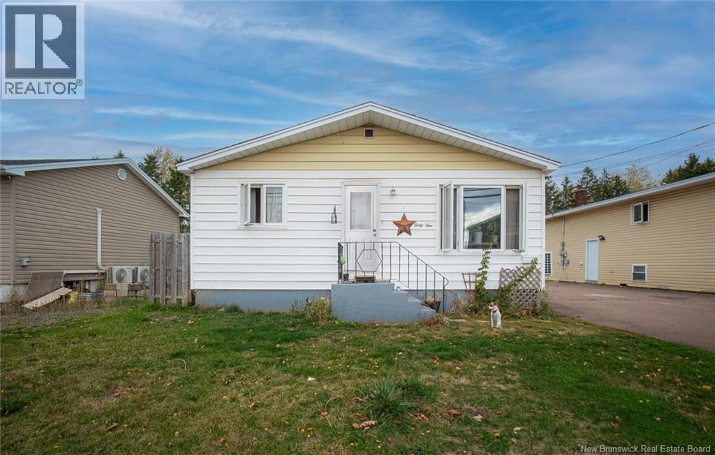 41 Vail St, Moncton, NB E1A 3L2