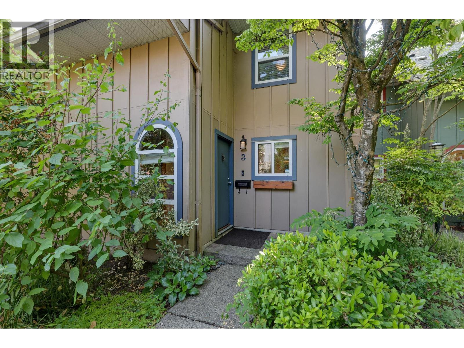 900 W 17th Street Unit 3, North Vancouver, BC V7P 3K5