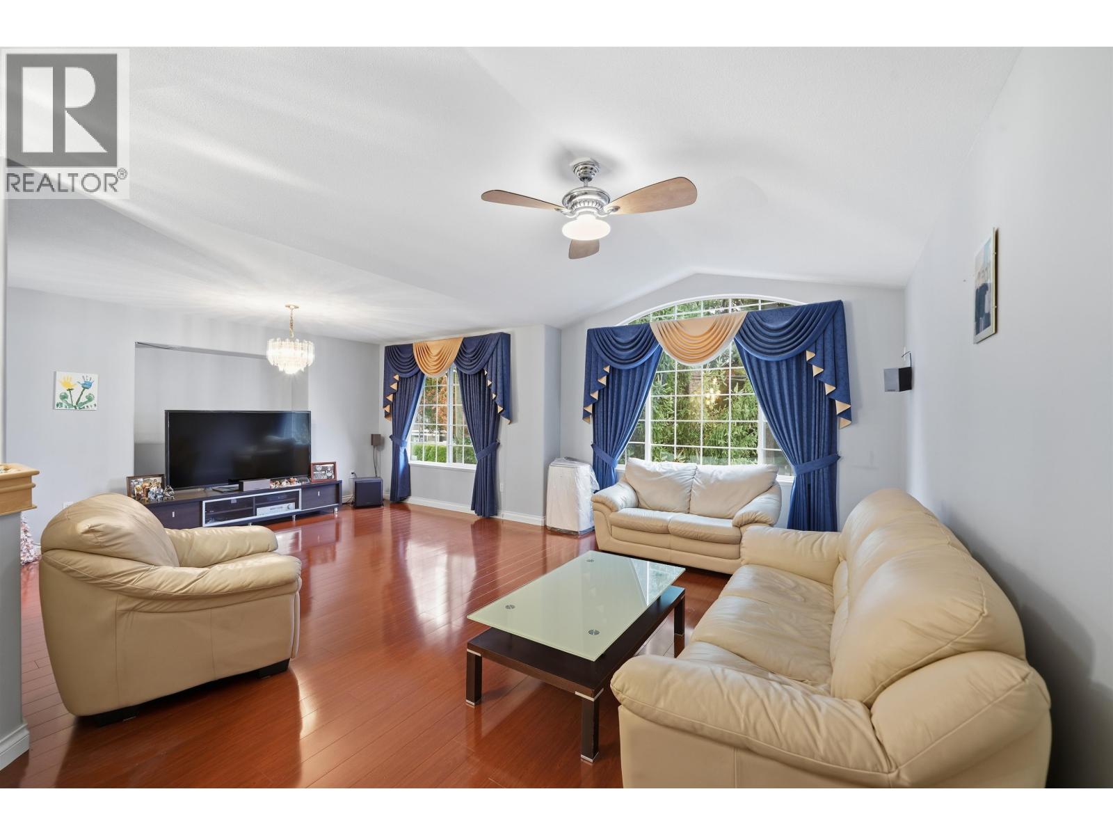 3221 Raleigh St, Port Coquitlam, BC V3C 3J4