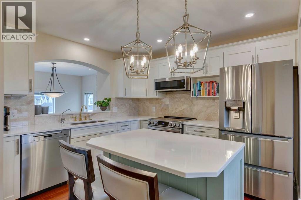 14 Everridge Common SW, Calgary, AB T2Y 5G9