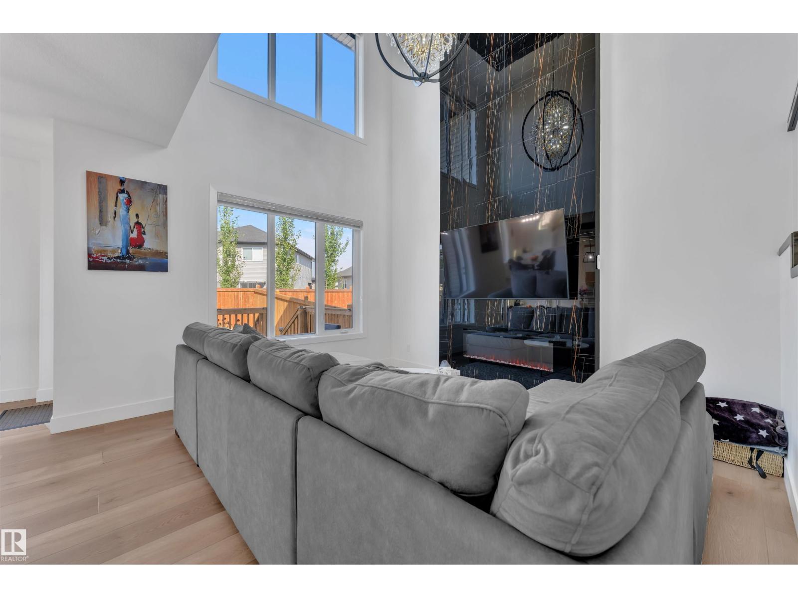 445 Roberts Cr, Leduc, AB T9E 1N4