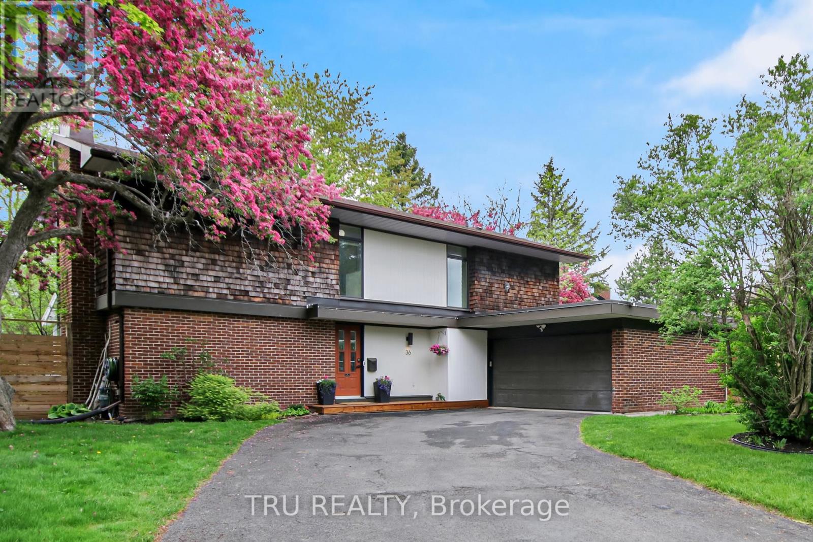 36 Varley Dr, Ottawa, ON K2K 1G2