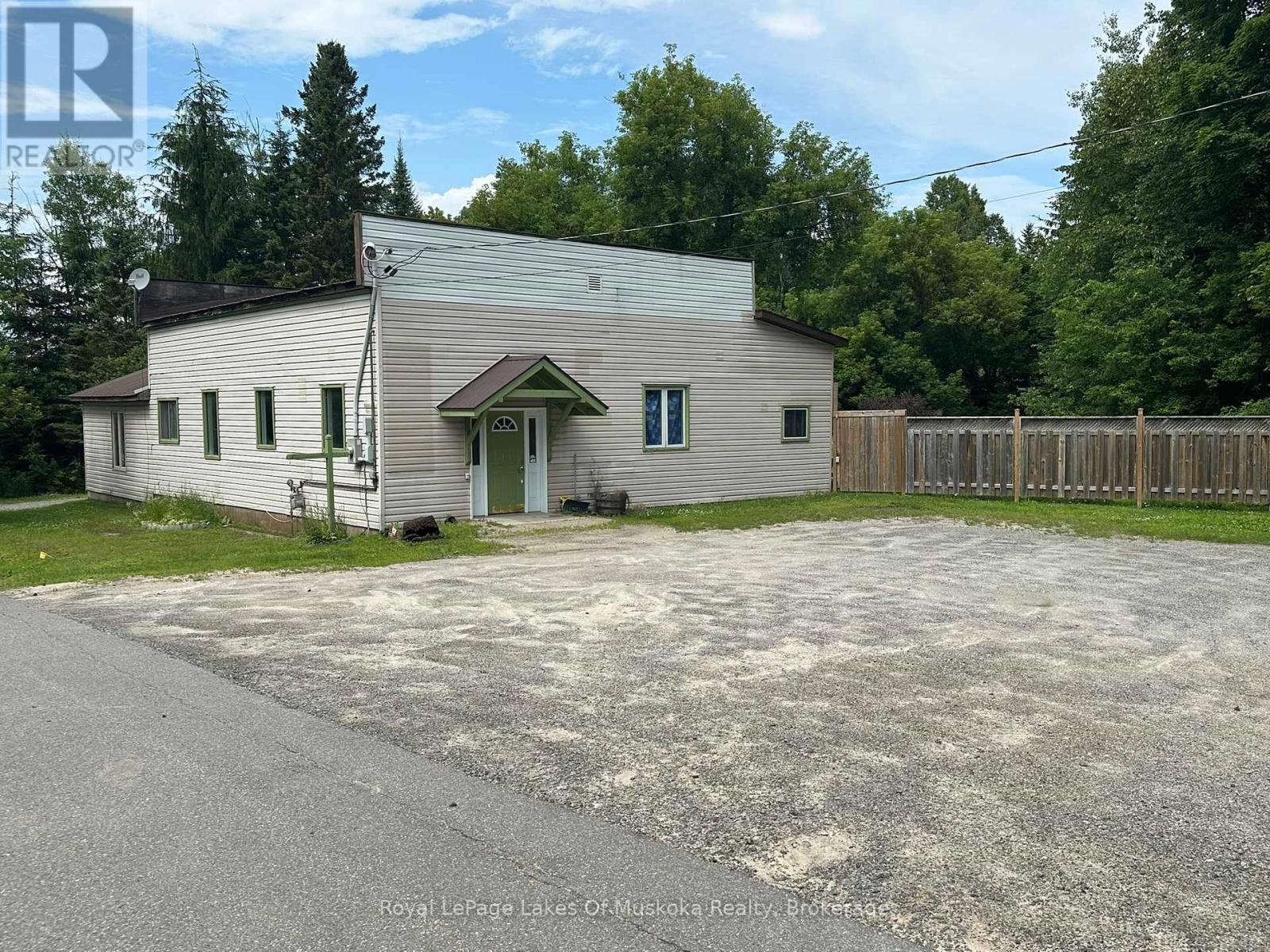 76 Ontario St, Burk's Falls, ON P0A 1C0