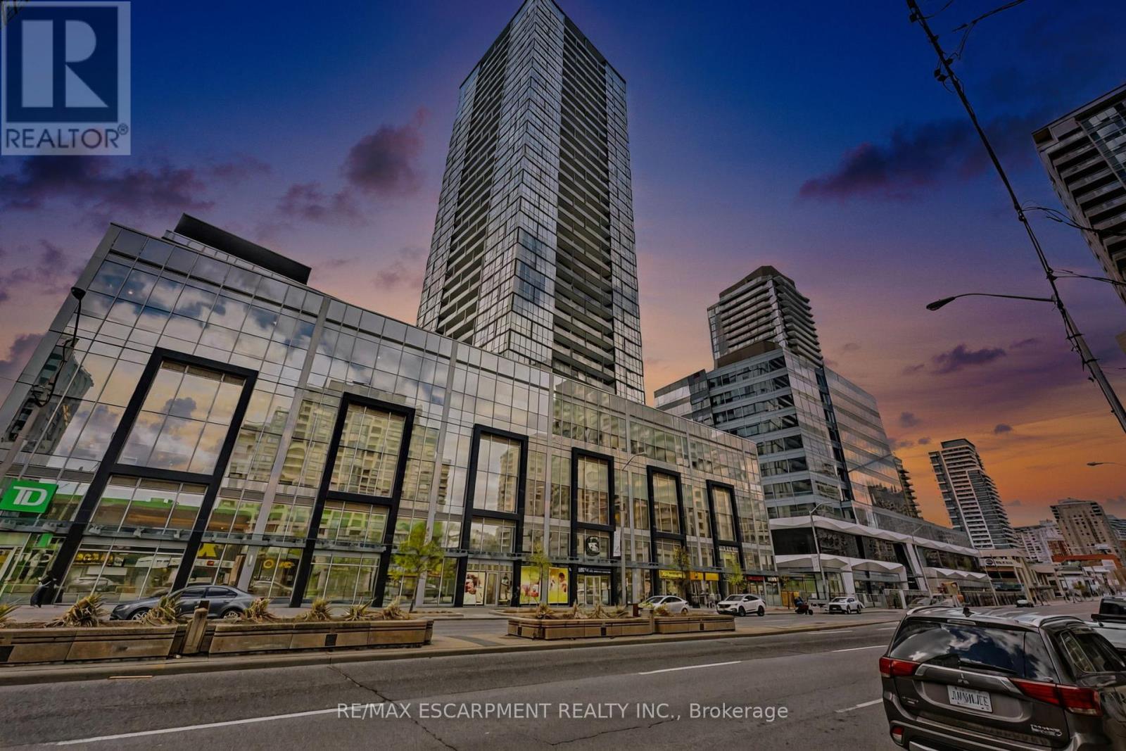 6 5180 Yonge St, Toronto, ON M2N 0K5