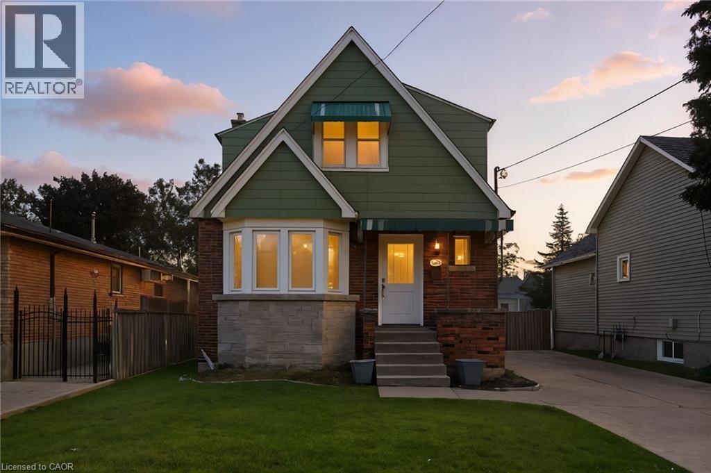181 Craigroyston Rd, Hamilton, ON L8K 3K2