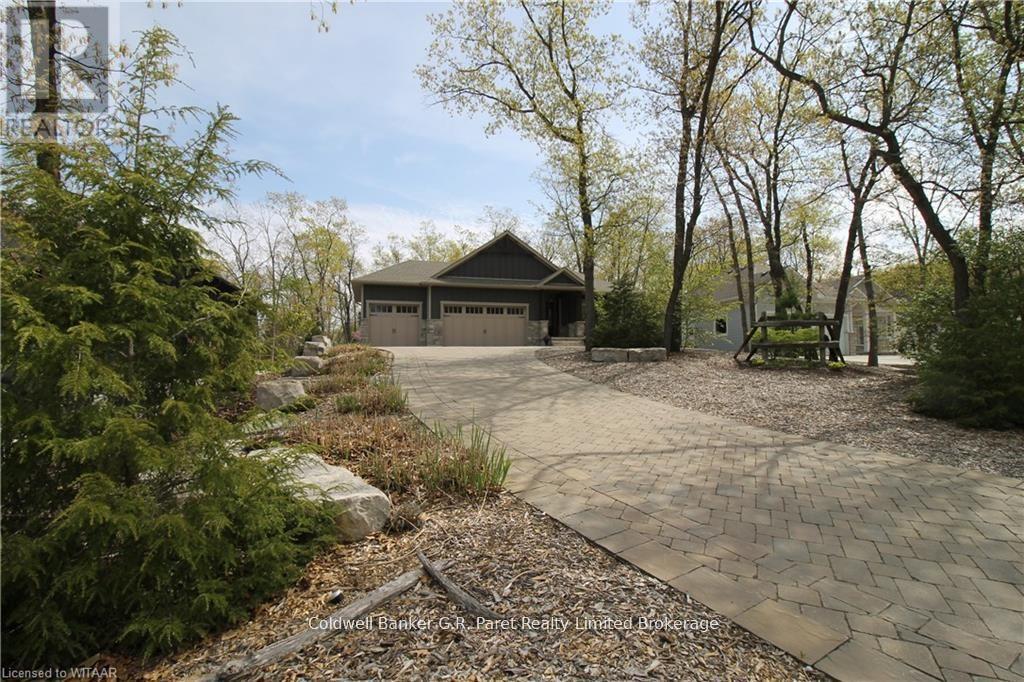10151 Pinery Bluffs Rd, Lambton Shores, ON N0M 1T0