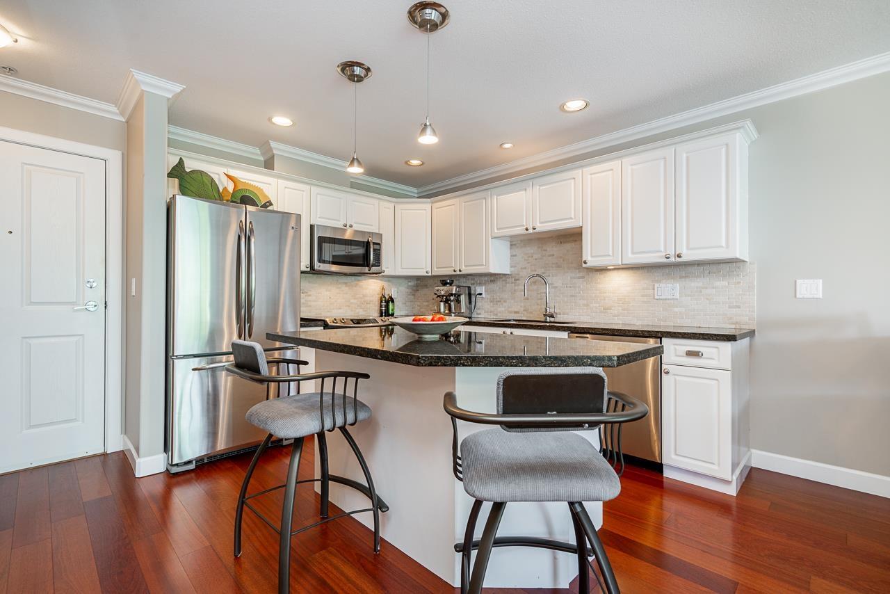 1153 Vidal Street Unit 303, White Rock, BC V4B 3T4