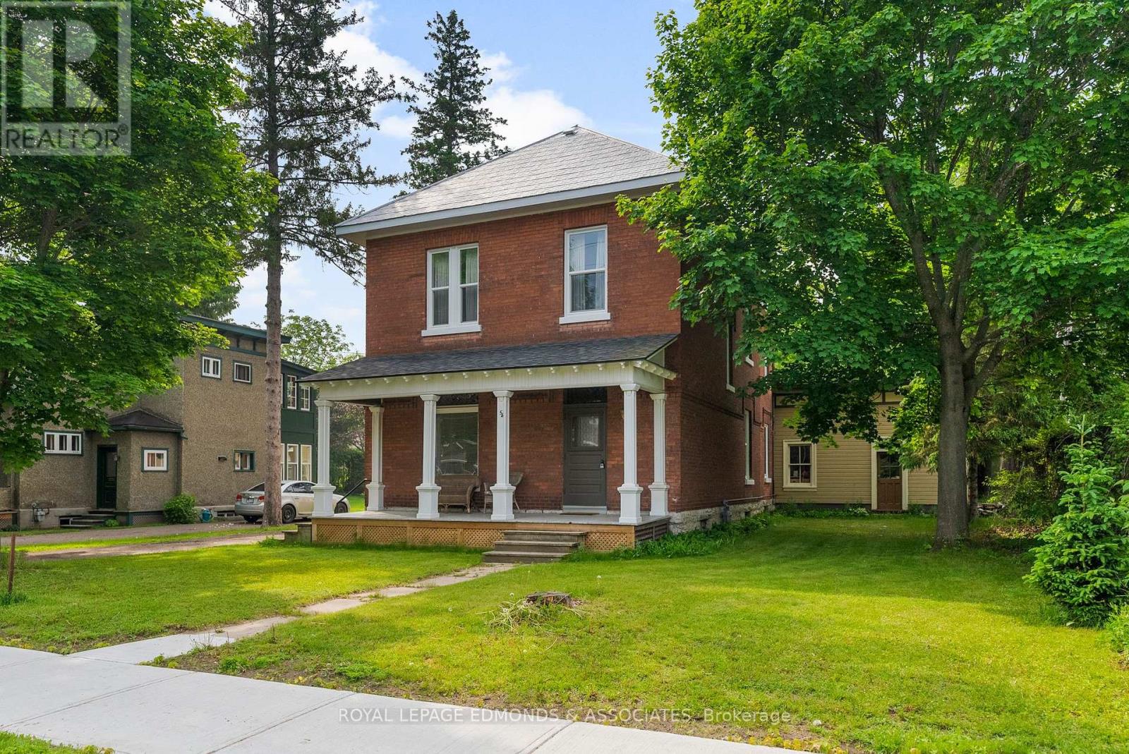 54 Isabella St, Pembroke, ON K8A 5S5