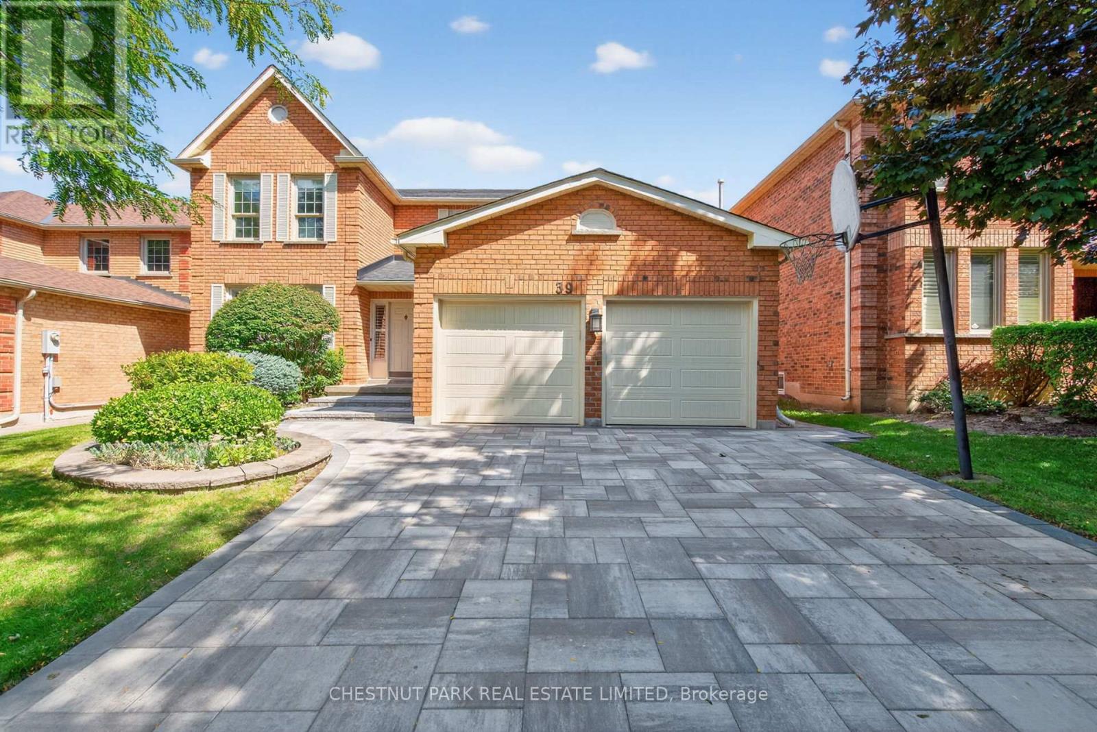 39 Newport Sq, Vaughan Uplands, ON L4J 7N2