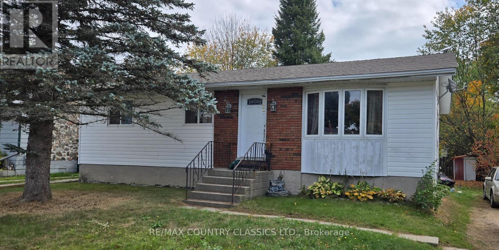 7 Hemlock St, Highlands East, ON K0L 1M0