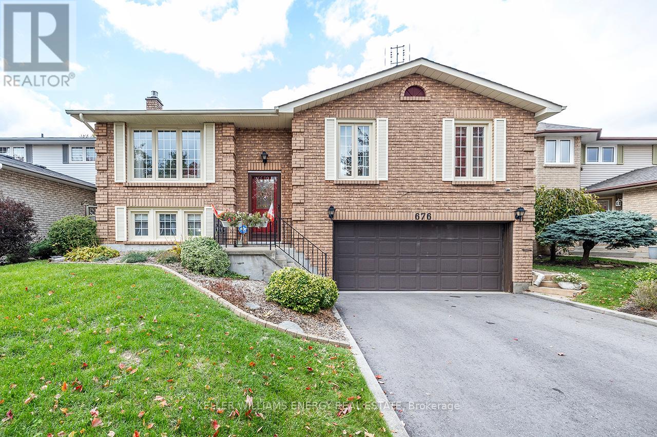 676 Whistler Dr, Oshawa, ON L1J 7N7