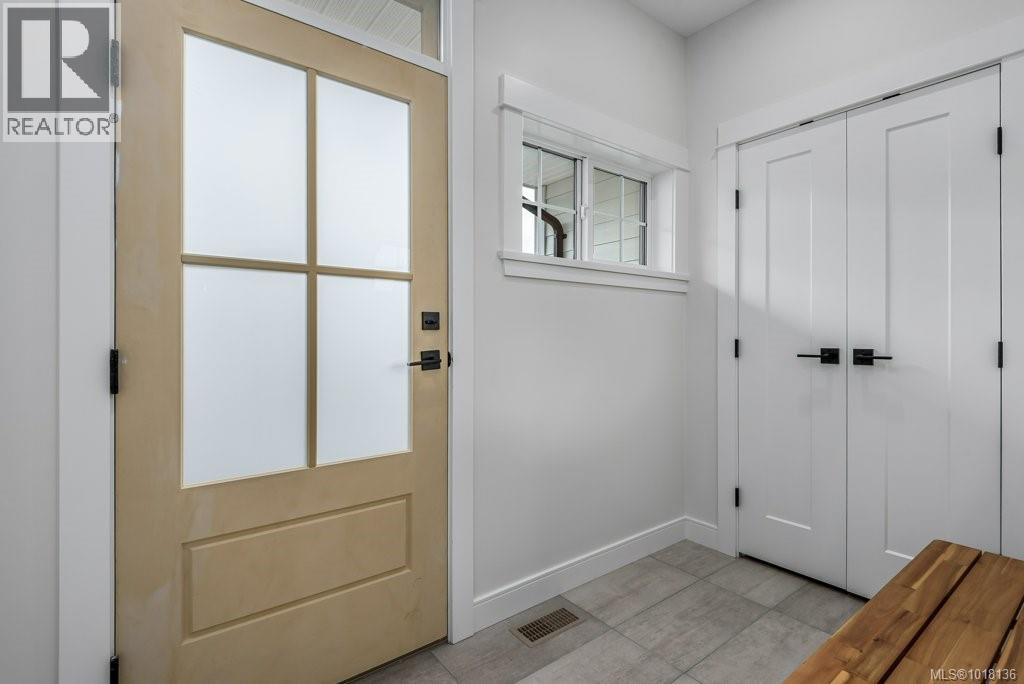 2580 Brookfield Dr Unit 203 Dr, Courtenay, BC V9N 0J8