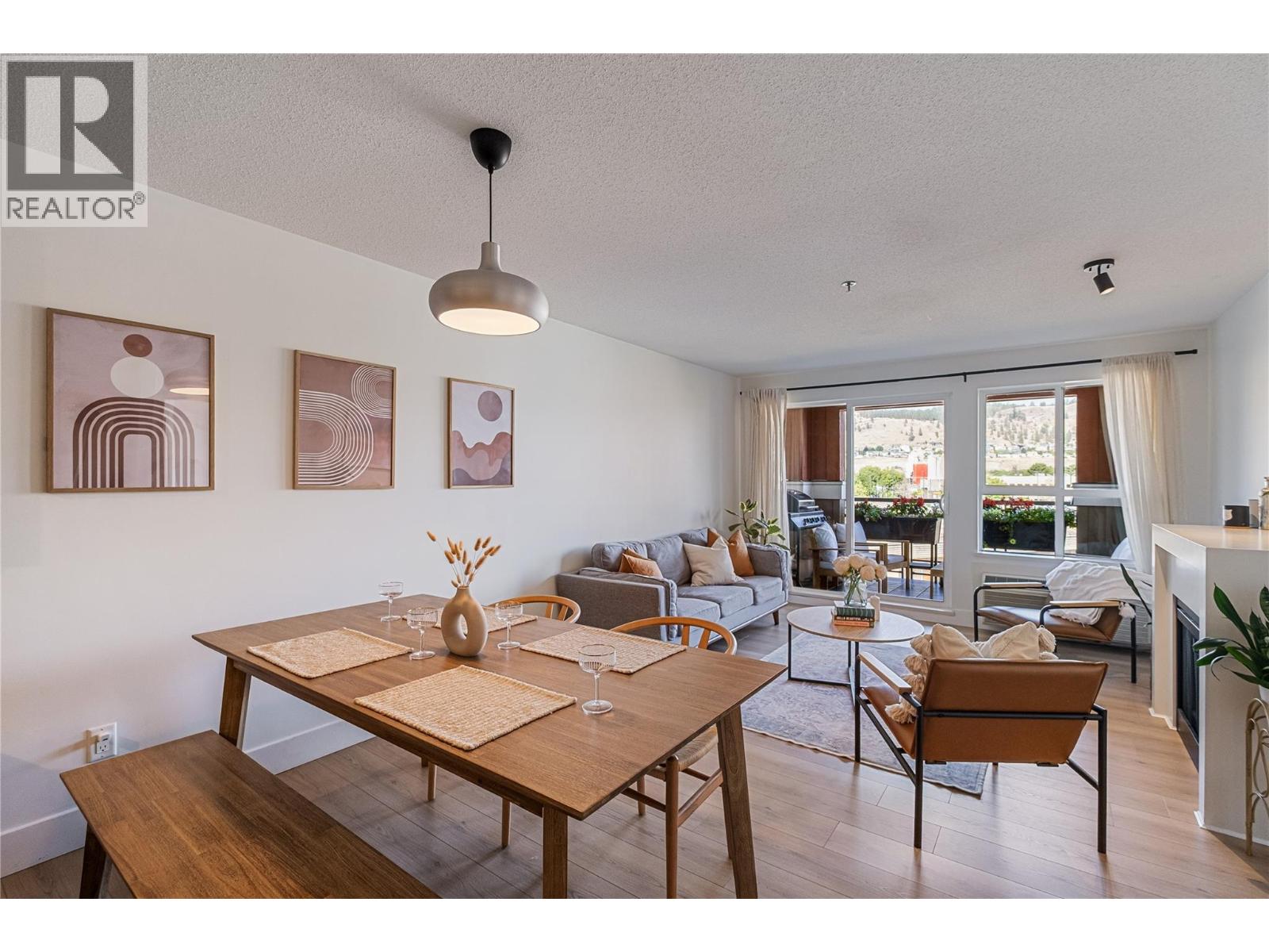 1093 Sunset Drive Unit 307, Kelowna, BC V1Y 9Z4