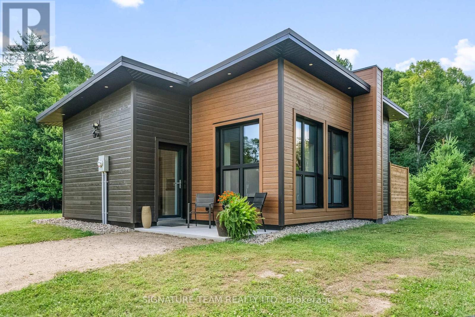 902 Grants Settlement Rd, Whitewater Region, ON K0J 1V0