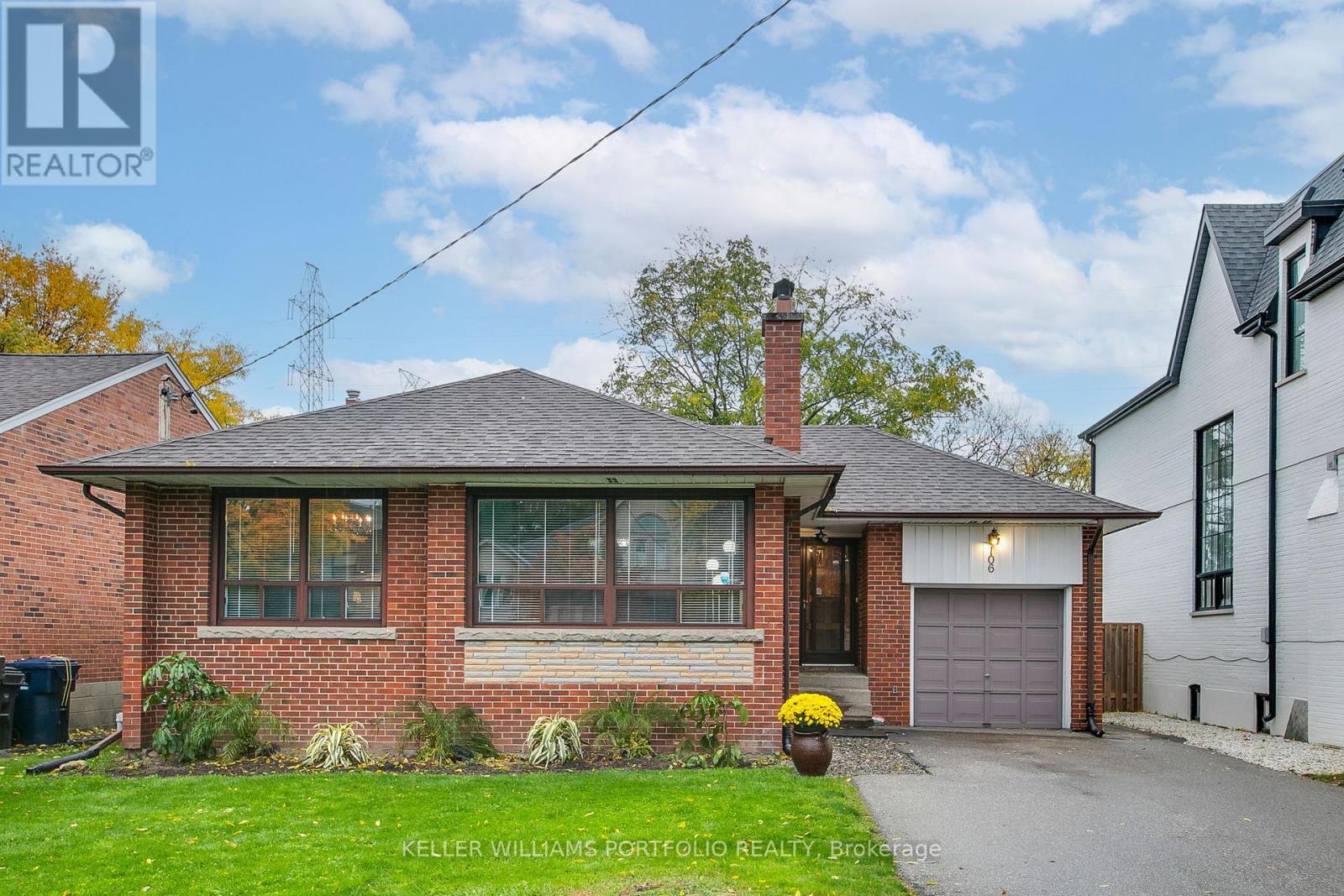 106 Botfield Ave, Toronto, ON M9B 4E5