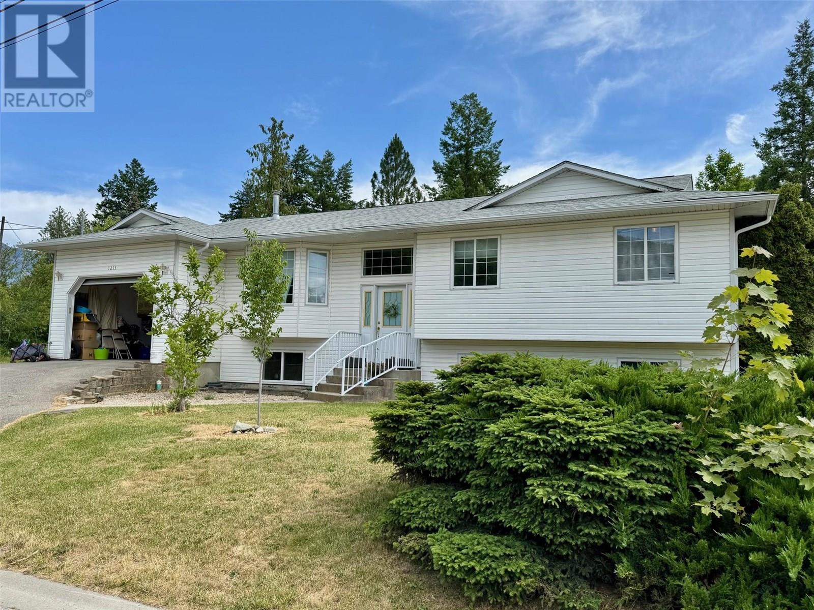 1213 Regina St, Creston, BC V0B 1G0