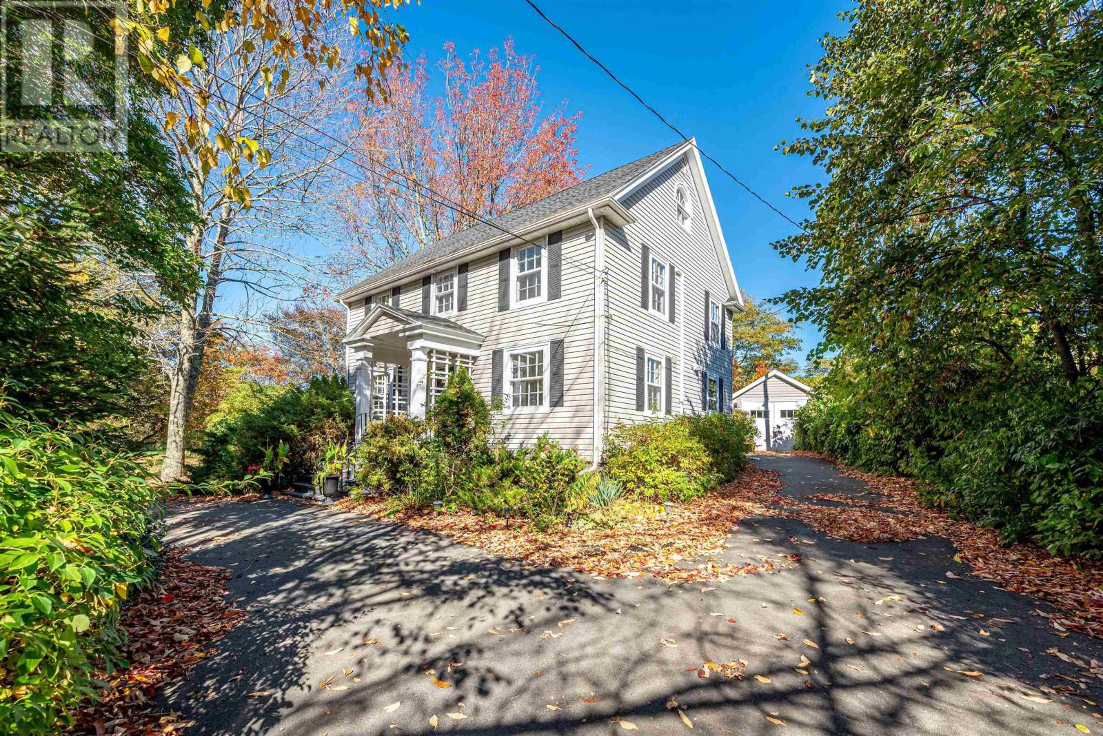 1535 King St, Windsor, NS B0N 2T0