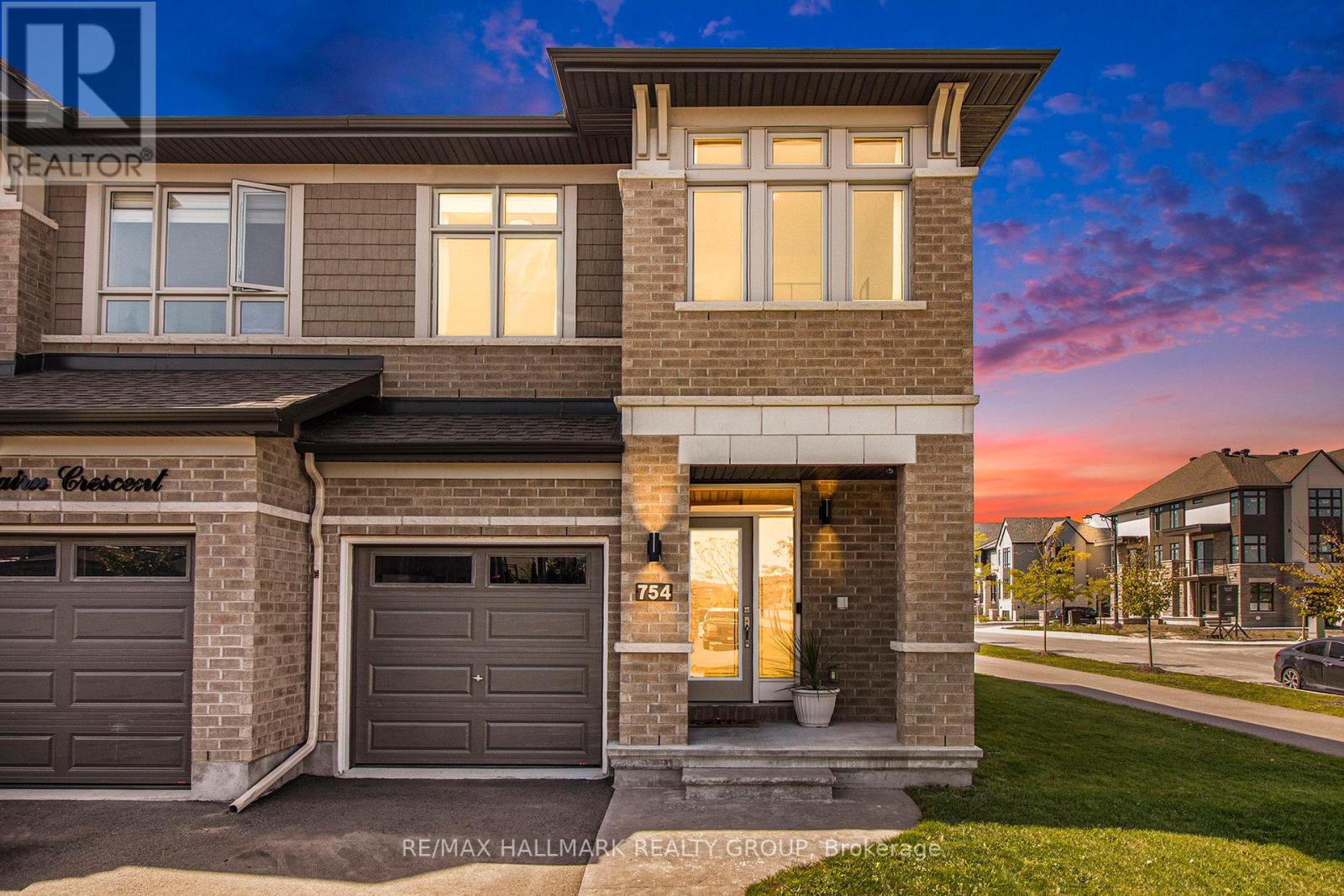 754 Cairn Cres, Ottawa, ON K1W 0P4